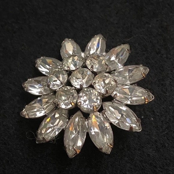 Weiss Vintage rhinestone pin - Picture 2 of 8